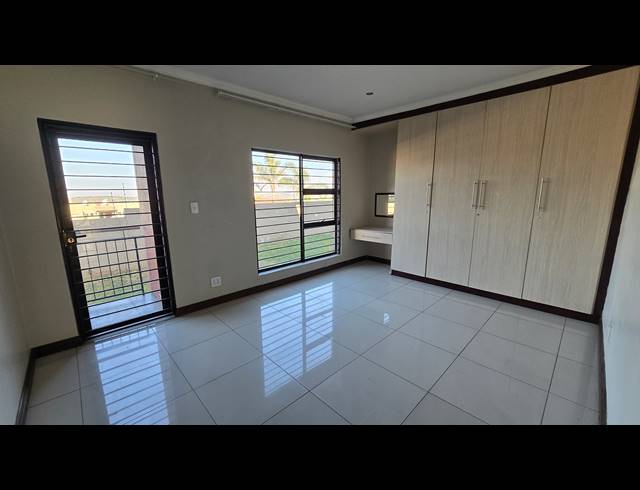 12 BEDROOM FREEHOLD FOR SALE IN WINCHESTER HILLS